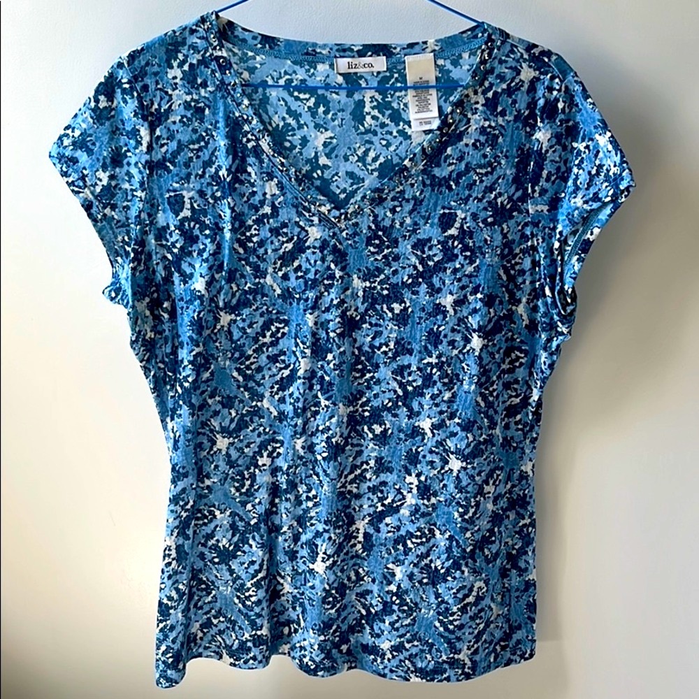 Liz & Co. blue print v-neck top